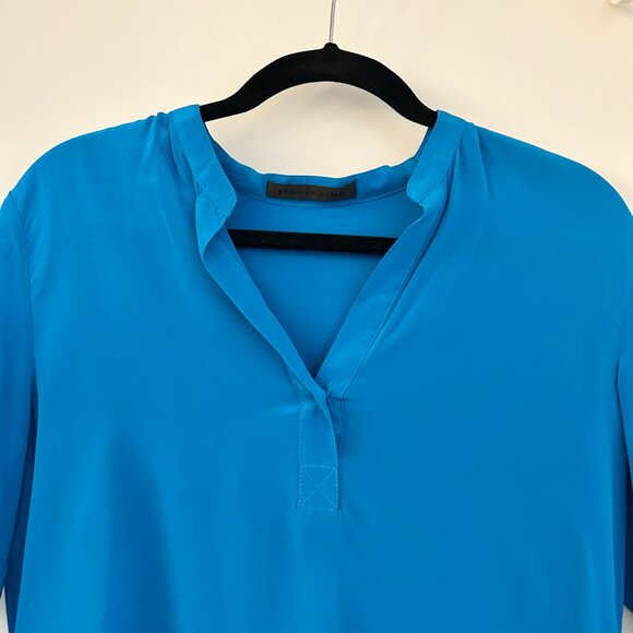 Jenni Kayne 100% Silk Hi-Lo Crossover V-Neck Short Sleeve Top in Blue Size M - Picture 3 of 6